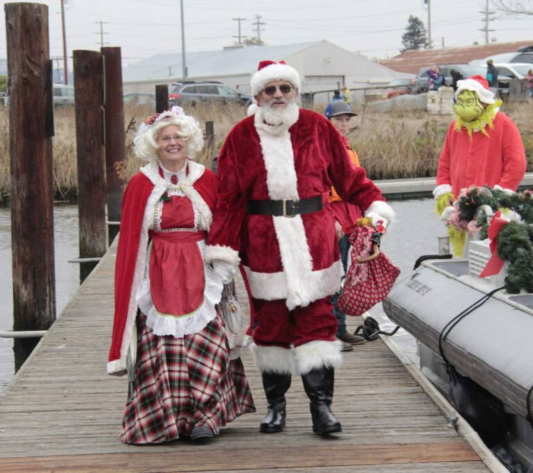 Santa’s Riverboat Arrival